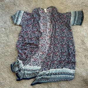 Flowy “Lucky” Brand kimono - swings just right!Red white and blue.